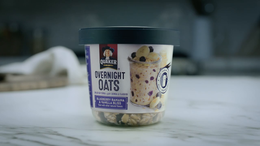 Quaker "Natten over" nyhed. Med fersken, 12 kopper á 72 gram  |  Quaker Overnight Oats, Orchard Peach Pecan Perfection, Breakfast Cereal, 2.57oz 12 Cups