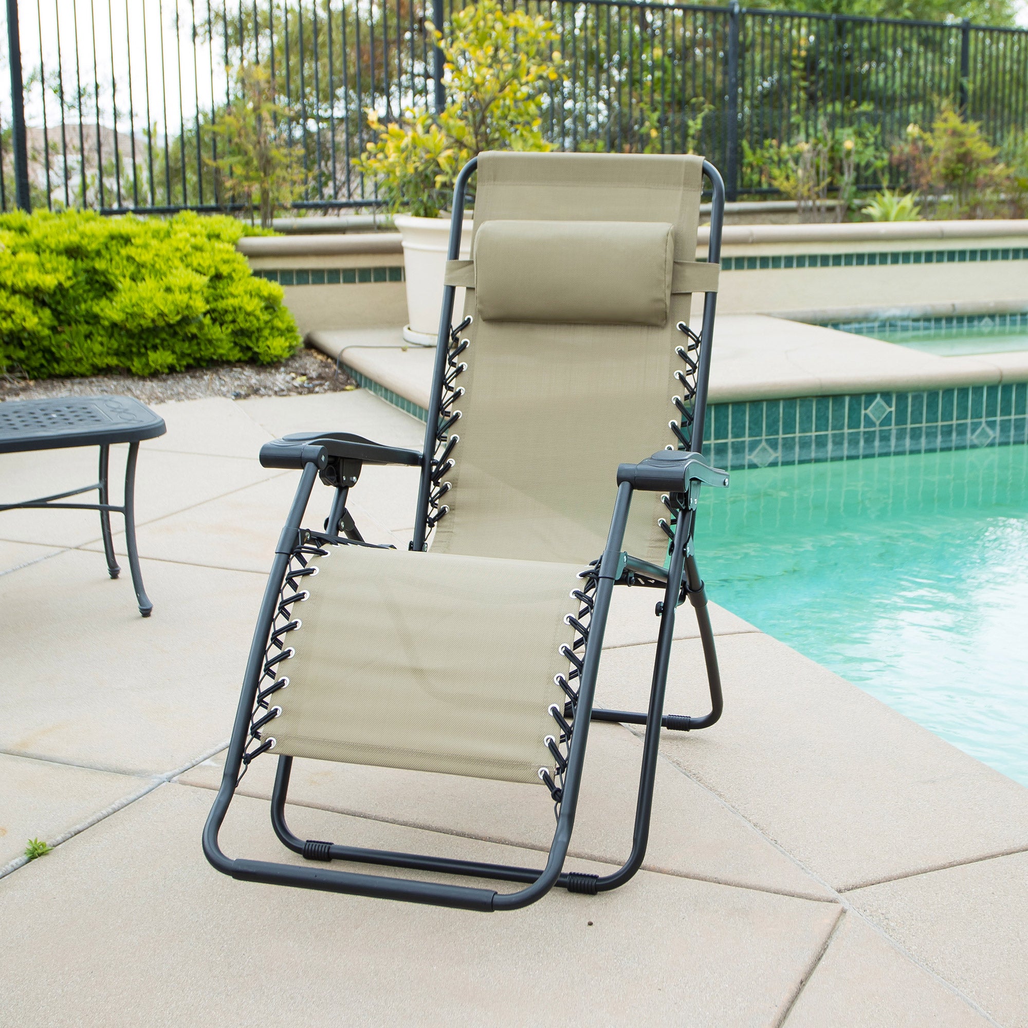 Zero Gravity Reclining Outdoor Lounge Chair
